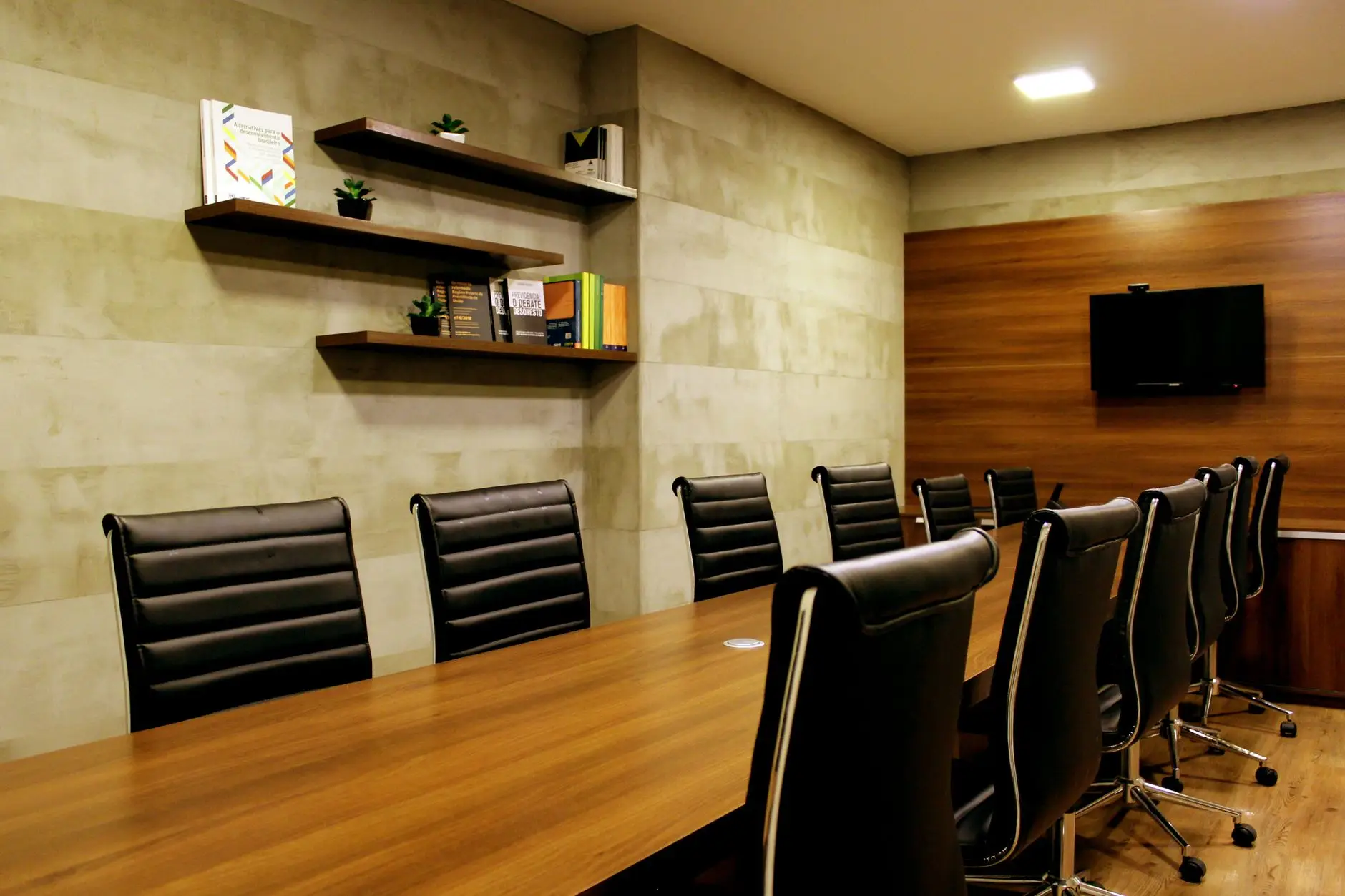 2024年导轨电源技术升级趋势及工业电源模块应用案例
