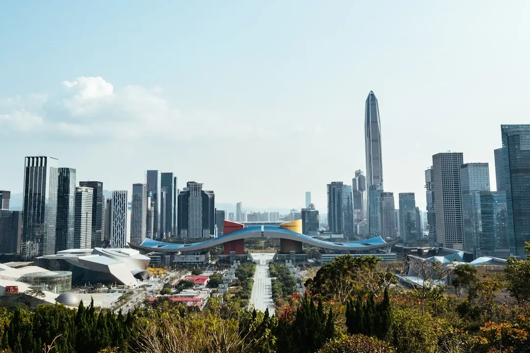 工业电源模块选型指南：导轨电源与开关电源的性能对比